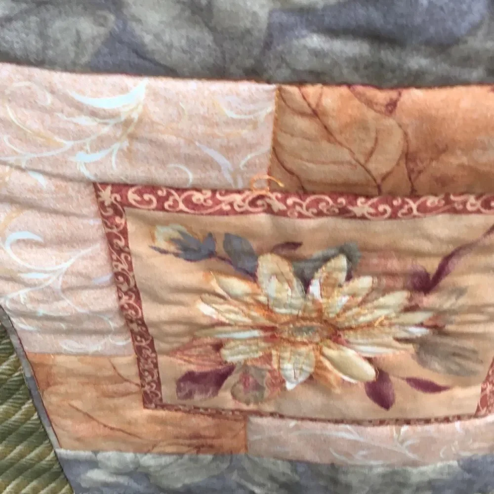 NWT. Hand Crafted Yellow Flower Quilt